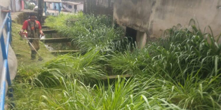 Escadarias do bairro Topolândia e região passam por serviços de manutenção