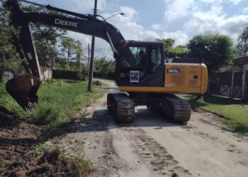Drenagem e limpeza de valas são realizadas em Boraceia e na Comunidade Indígena Rio Silveiras em São Sebastião
