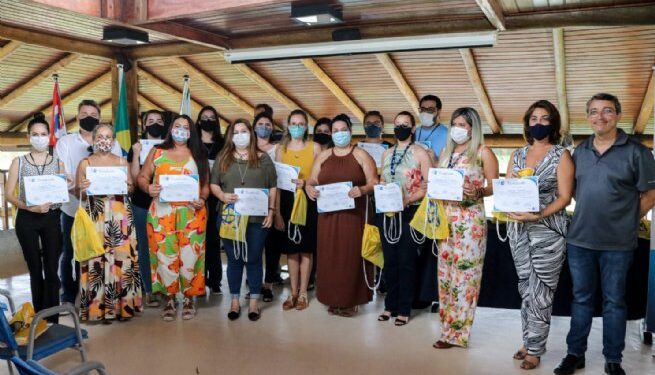 Trinta e três servidores municipais concluem cursos livres oferecidos pela Escola de Governo e Gestão