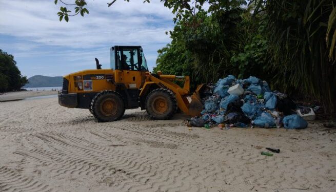 Coleta de lixo do Réveillon de São Sebastião é três vezes maior do que o habitual