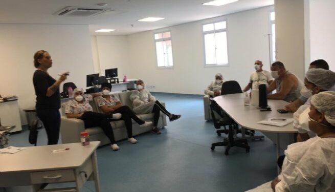 Equipes de manutenção e higienização do Hospital de Clínicas da Costa Sul recebem orientações para evitar transmissão da Covid-19