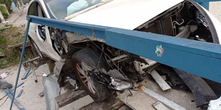 Polícia Municipal apreende carro após colisão em passarela de pedestres no bairro Juquehy