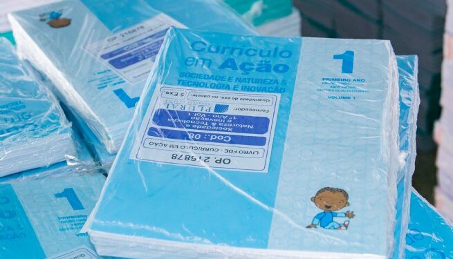 Prefeitura de São Sebastião inicia entrega de cadernos pedagógicos em escolas municipais