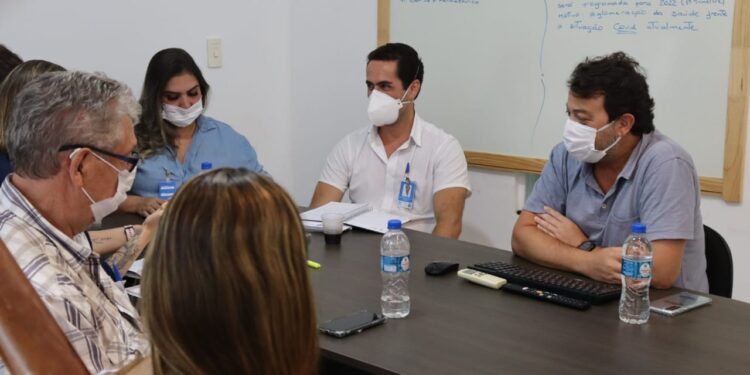 Equipe técnica do Hospital de Clínicas de São Sebastião discute estratégias para cenário de agravamento da Covid-19