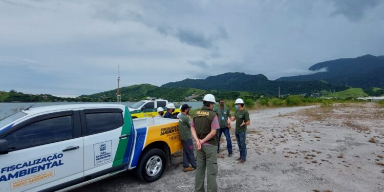 Fiscais da prefeitura vistoriam Porto de São Sebastião