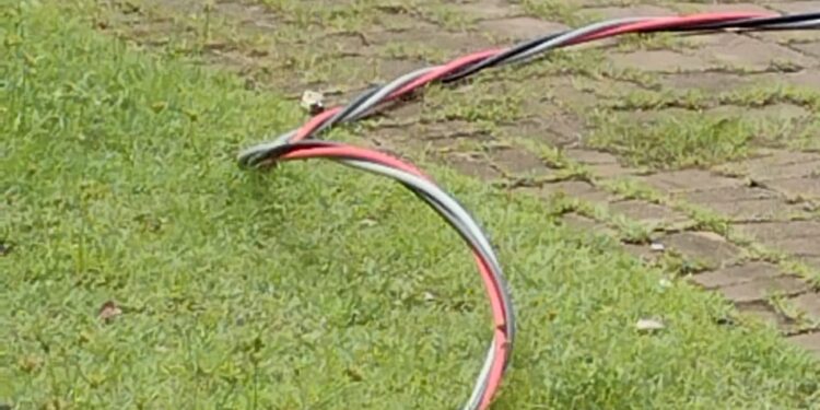 Cabos de fio de cobre são furtados na Rua da Praia