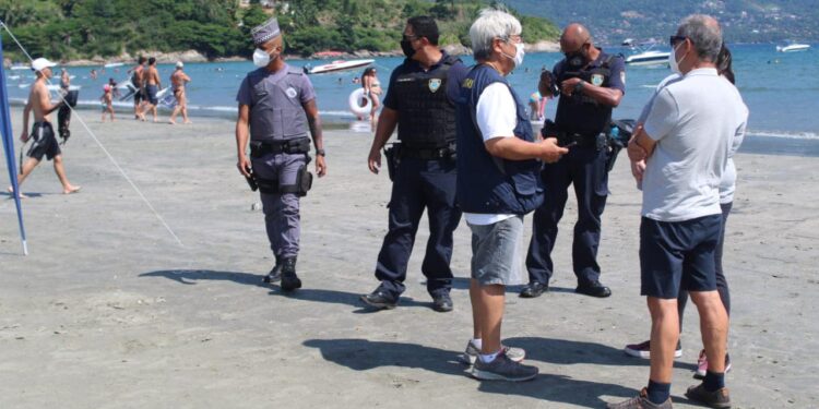 Prefeitura fiscaliza atividades clandestinas em praias de São Sebastião
