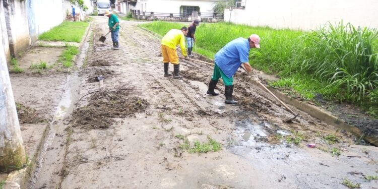 Prefeito Felipe Augusto acompanha constante trabalho de manutenção e das ações preventivas aos alagamentos