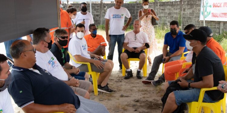 Prefeito Felipe Augusto apoia protesto de trabalhadores do Porto de São Sebastião contra a desestatização dos portos brasileiros
