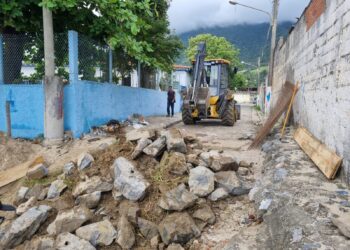 Prefeitura constrói rampa de acesso para facilitar logística de pescadores no bairro São Francisco