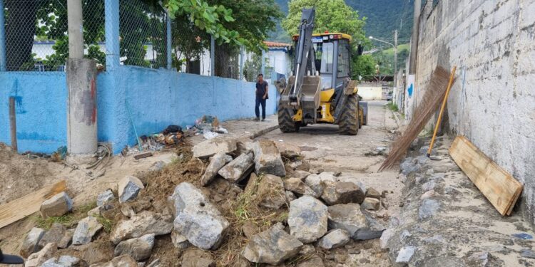 Prefeitura constrói rampa de acesso para facilitar logística de pescadores no bairro São Francisco