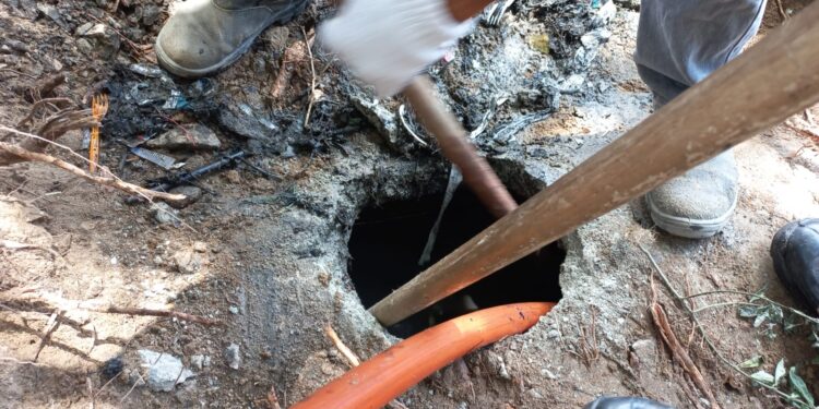 Prefeitura executa desobstrução de tubulação na Região Central