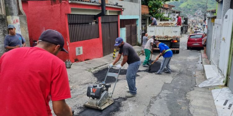 Prefeitura realiza operação tapa-buracos no bairro Olaria