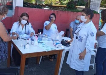 Projeto PSF na Comunidade atende 50 pessoas na Praça da Alegria, em Boiçucanga