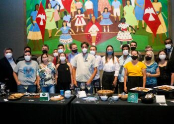 Produtores sebastianenses participam da assinatura do decreto estadual que regulamenta produtos artesanais de origem animal