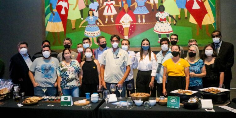 Produtores sebastianenses participam da assinatura do decreto estadual que regulamenta produtos artesanais de origem animal