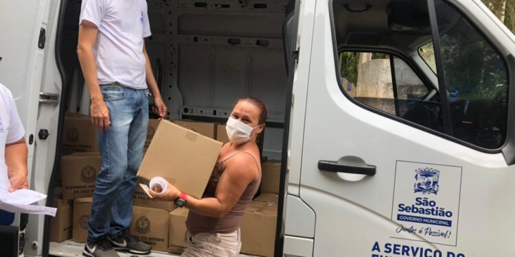 1.100 famílias em situação emergencial de vulnerabilidade recebem cestas básicas do Fundo Social