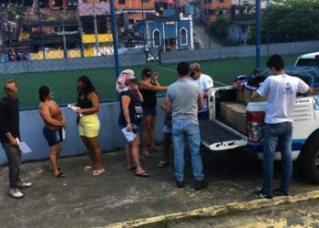 40 famílias do bairro Olaria recebem cestas básicas do Fundo Social