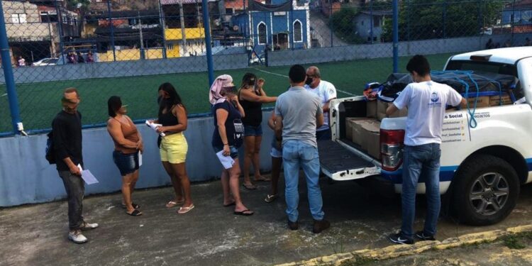 40 famílias do bairro Olaria recebem cestas básicas do Fundo Social