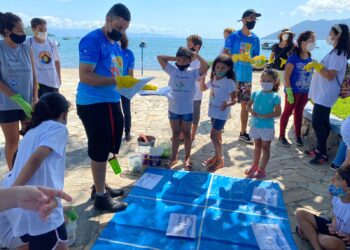 Projeto Cidadão Criança realiza mutirão de limpeza na Praia São Francisco