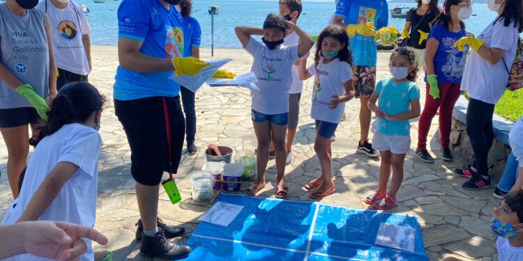 Projeto Cidadão Criança realiza mutirão de limpeza na Praia São Francisco
