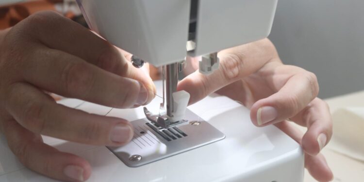 Prefeitura inicia curso profissionalizante gratuito ‘Roteiro de Costura’ no Polo Jaraguá