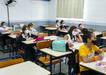 Escolas da rede municipal de São Sebastião retomam aulas presenciais em 7 de fevereiro