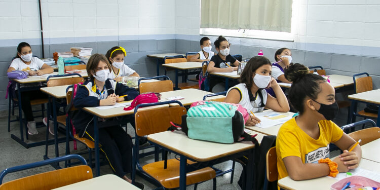 Escolas da rede municipal de São Sebastião retomam aulas presenciais em 7 de fevereiro