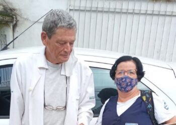 Médico aposentado se voluntaria para acompanhar equipe do PSF em visitas domiciliares no bairro Cambury