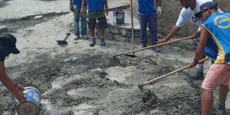 Ruas do bairro Topolândia e região passam por manutenção