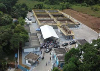 Prefeito Felipe Augusto entrega obra do sistema de esgoto Una-Engenho, na Costa Sul