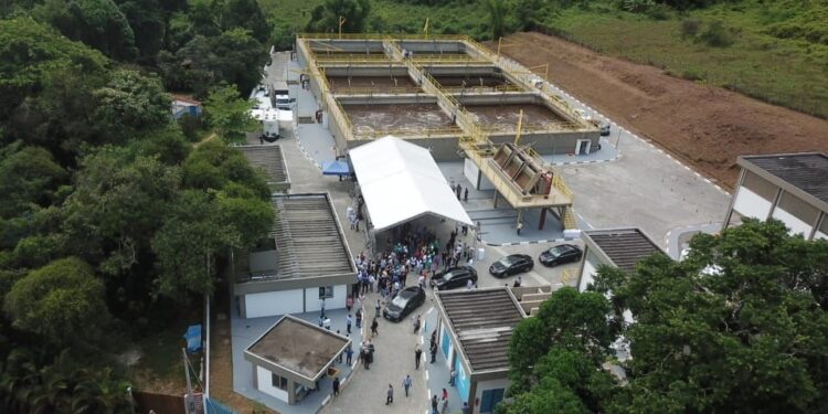Prefeito Felipe Augusto entrega obra do sistema de esgoto Una-Engenho, na Costa Sul