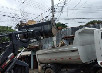 Regional Topolândia efetua serviços de zeladoria urbana e troca de lâmpadas em ruas da região