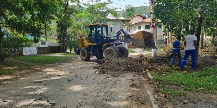 Prefeitura de São Sebastião continua com limpeza e serviços de prevenção a enchentes em Maresias e bairros da Costa Sul