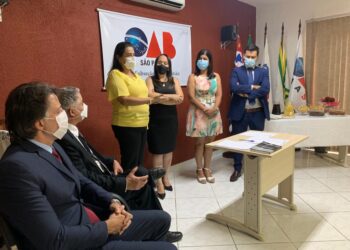 Supervisora de ensino de São Sebastião toma posse como presidente da Comissão OAB Vai à Escola
