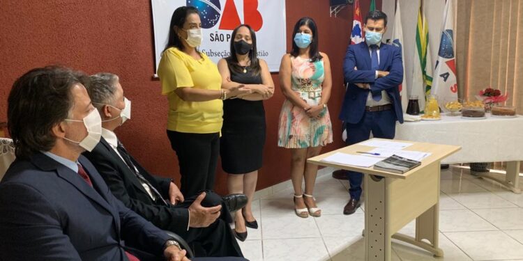 Supervisora de ensino de São Sebastião toma posse como presidente da Comissão OAB Vai à Escola