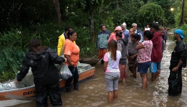 Chuva enfraquece, águas de inundações começaram a baixar e Fundo Social inicia a distribuição de produtos às famílias afetadas