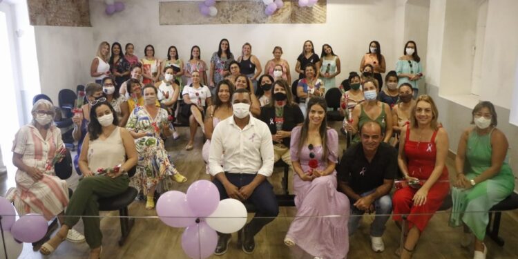 Dia da Mulher: Presidente Reis destaca luta e respeito às mulheres em café com servidoras da Câmara de São Sebastião