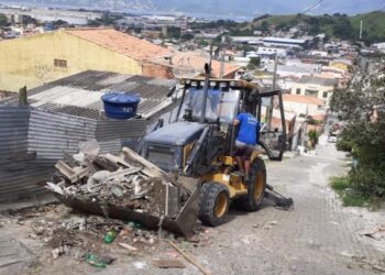 Escadarias do bairro Topolândia e região passam por serviços de manutenção