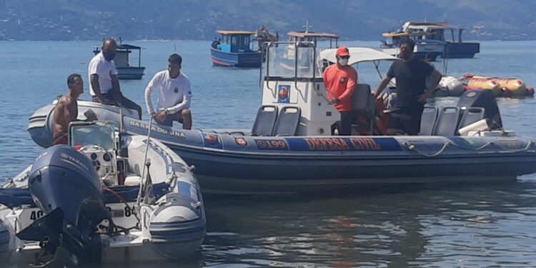 Prefeitura de São Sebastião realiza fiscalização de embarcações em parceria com a Marinha do Brasil