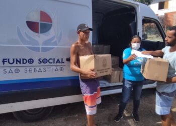 Fundo Social entrega cestas básicas nos bairros da Costa Sul em ação solidária descentralizada