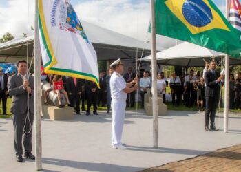 Prefeito Felipe Augusto participa do hasteamento de pavilhões e abertura de corrida no dia do 386º aniversário de São Sebastião