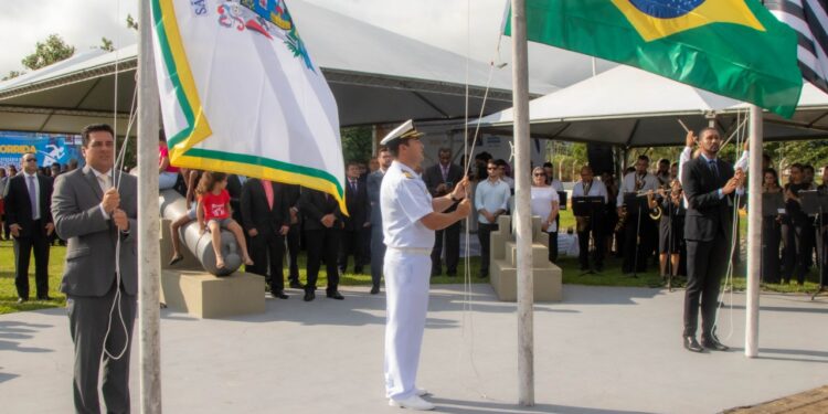 Prefeito Felipe Augusto participa do hasteamento de pavilhões e abertura de corrida no dia do 386º aniversário de São Sebastião