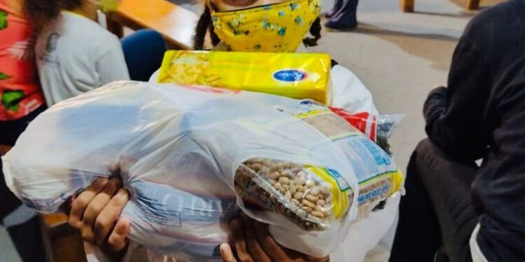 Equipe do Projeto Garoçá reúne famílias referenciadas e assistentes sociais para orientação de políticas públicas