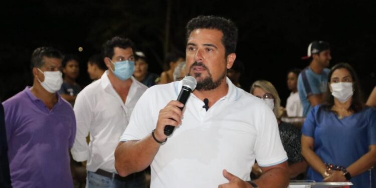 Prefeito Felipe Augusto inaugurou o Plaza Skate Park Enseada