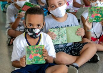 Projeto “Conversando com a autora” inicia na escola EM Prof.ª Joana Alves dos Reis, de São Sebastião
