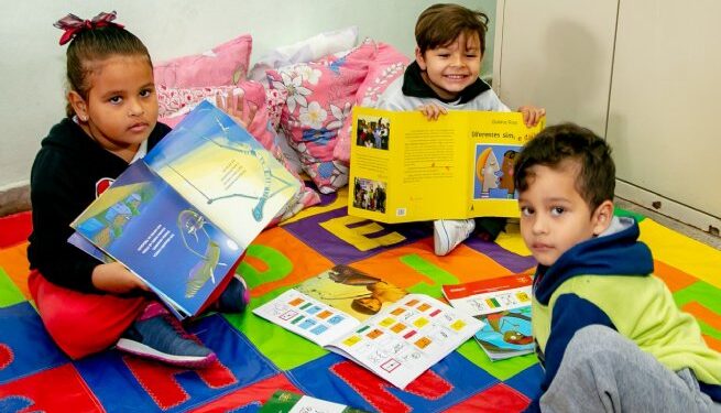 Prefeitura de São Sebastião realiza distribuição de mais de 62 mil livros do projeto na Onda da Leitura