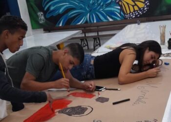 Alunos da Educação de Jovens e Adultos participam do projeto Caminhos da Paz em Boiçucanga