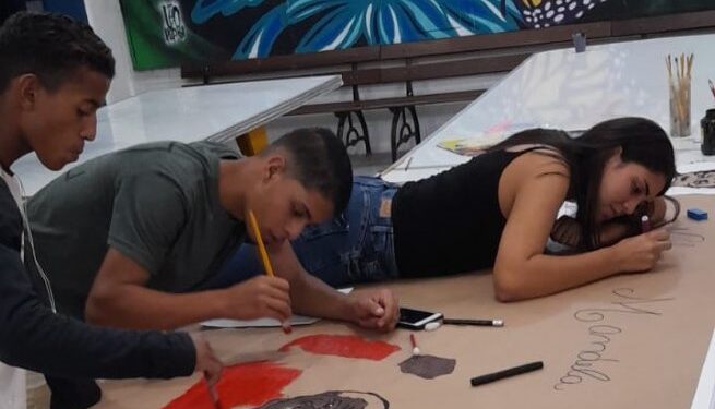 Alunos da Educação de Jovens e Adultos participam do projeto Caminhos da Paz em Boiçucanga