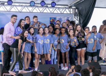 Prefeitura premia alunos da rede municipal de ensino no encerramento do 13° Festival de Teatro Estudantil de São Sebastião